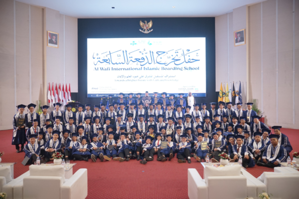 Wisuda Santri dan Santriwati Al Wafi International Islamic Boarding School 2025 Berlangsung Khidmat dan Penuh Haru di Universitas Muhammadiyah Jakarta