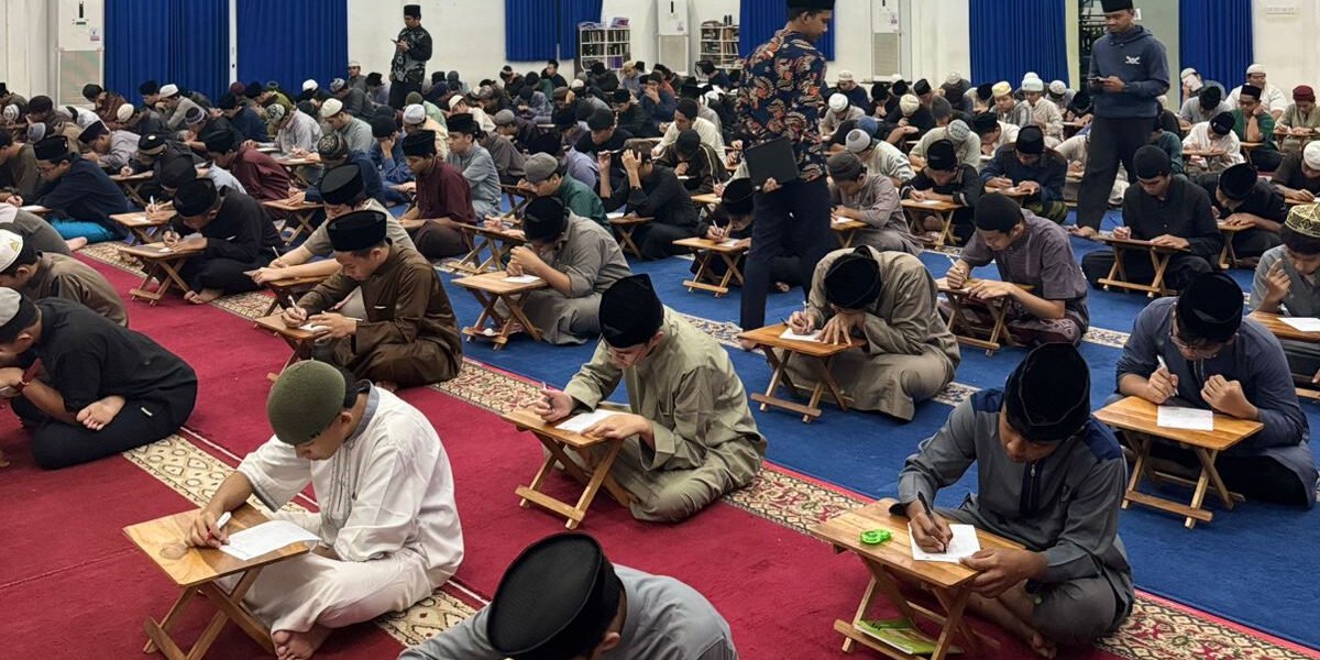 Pelaksanaan Ujian Mufrodat Bulanan Santri Putra Berjalan Lancar